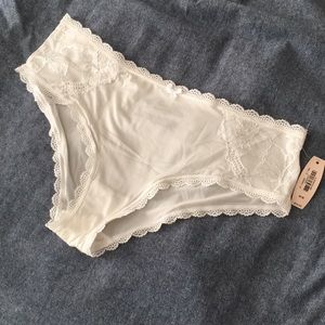 NWT Victoria’s Secret Hiphugger Panty